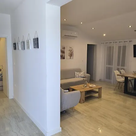 Appartamento With Parking Space Primosten Burnji, Primosten - 27873 *